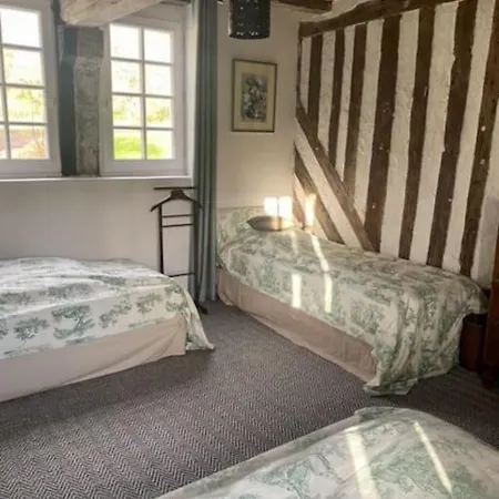 La Maison Du Rond Buisson Surville (Calvados)